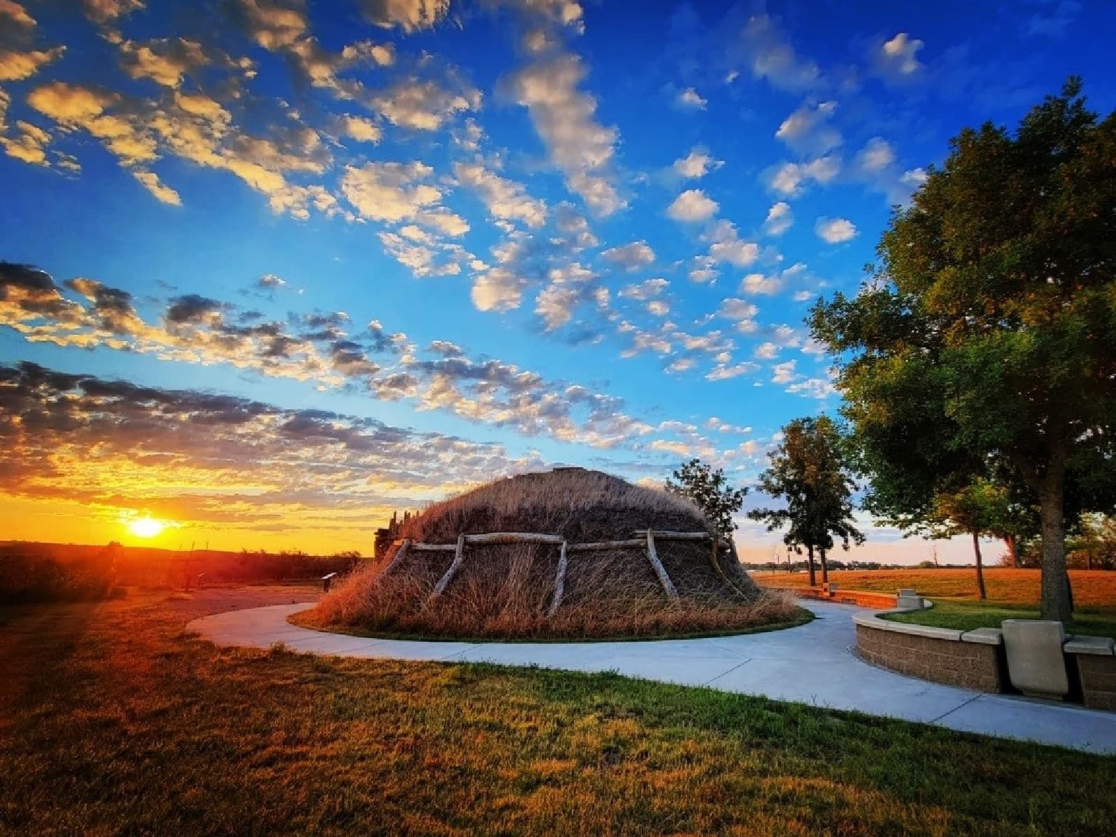 An Earthlodge (Awa-adi)