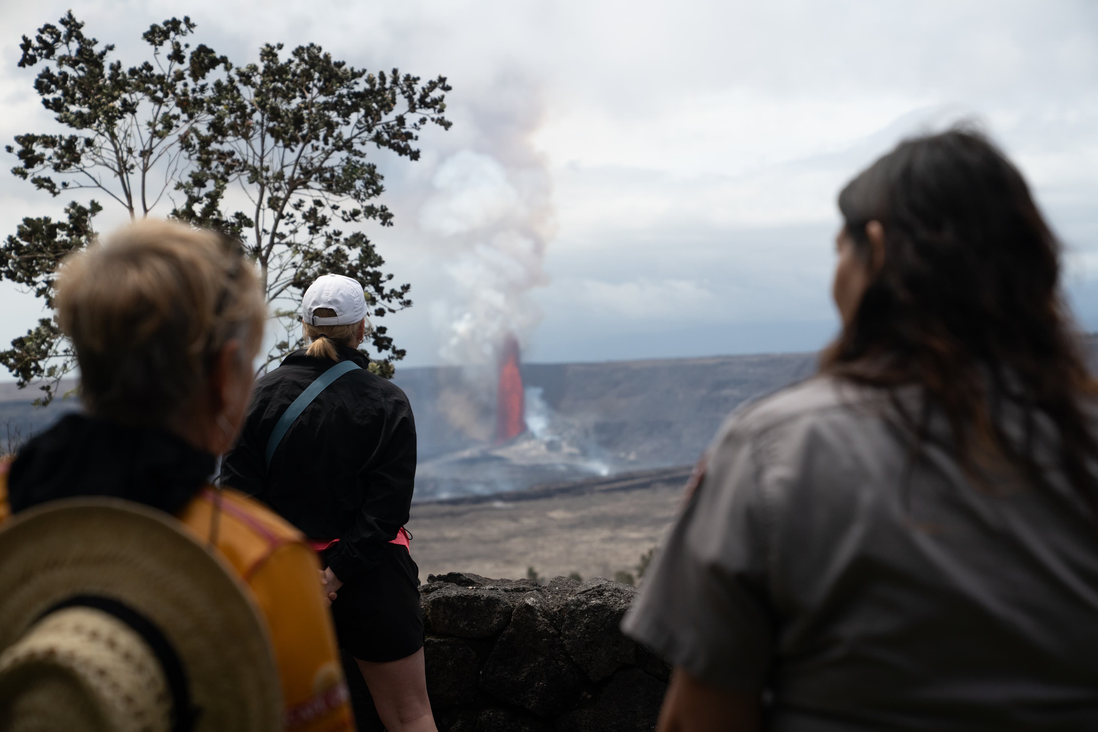 Eruption Viewing from Kūpinaʻi Pali