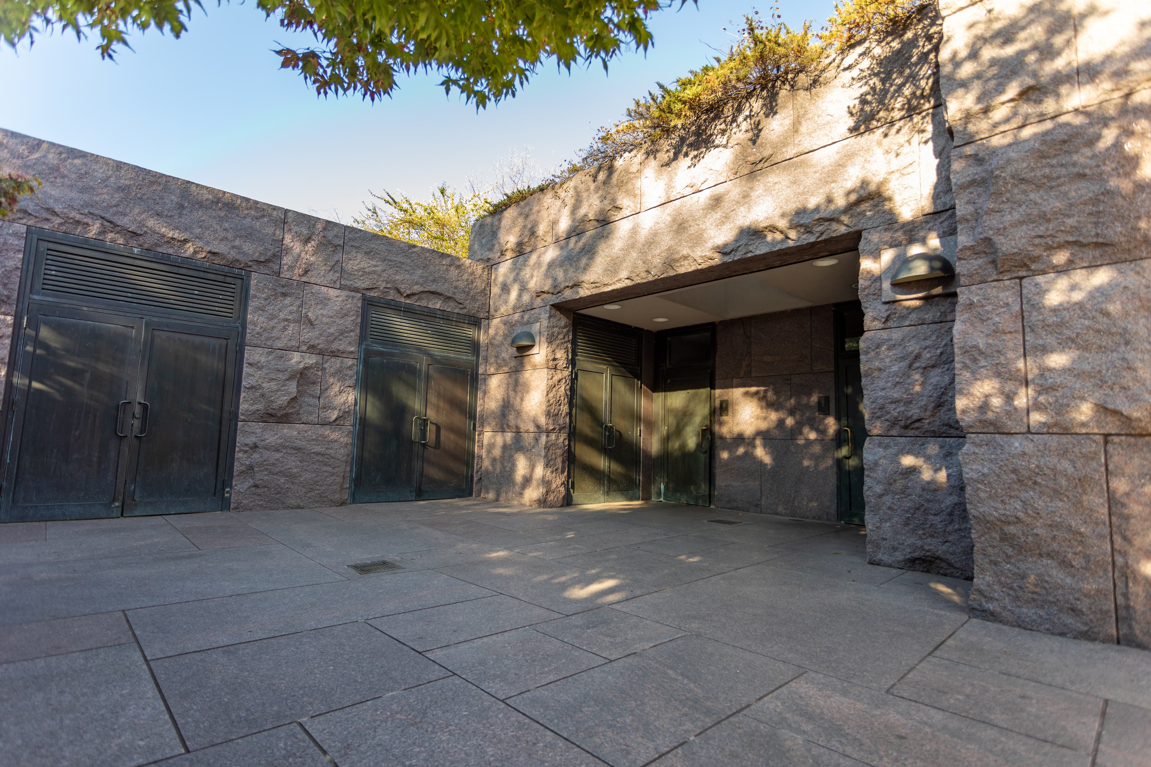 Franklin Delano Roosevelt Memorial - Restrooms (South)