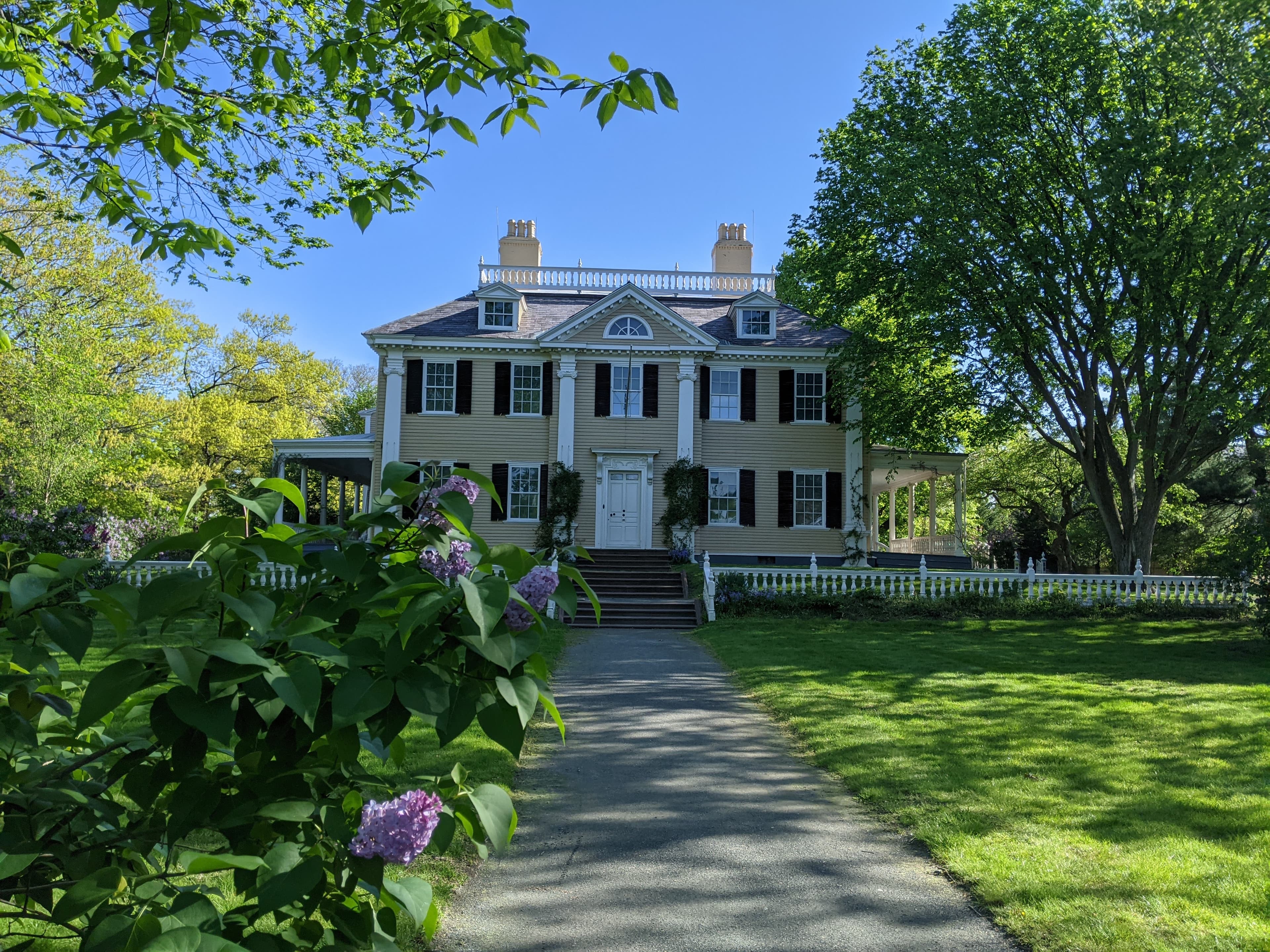 Longfellow House Forecourt