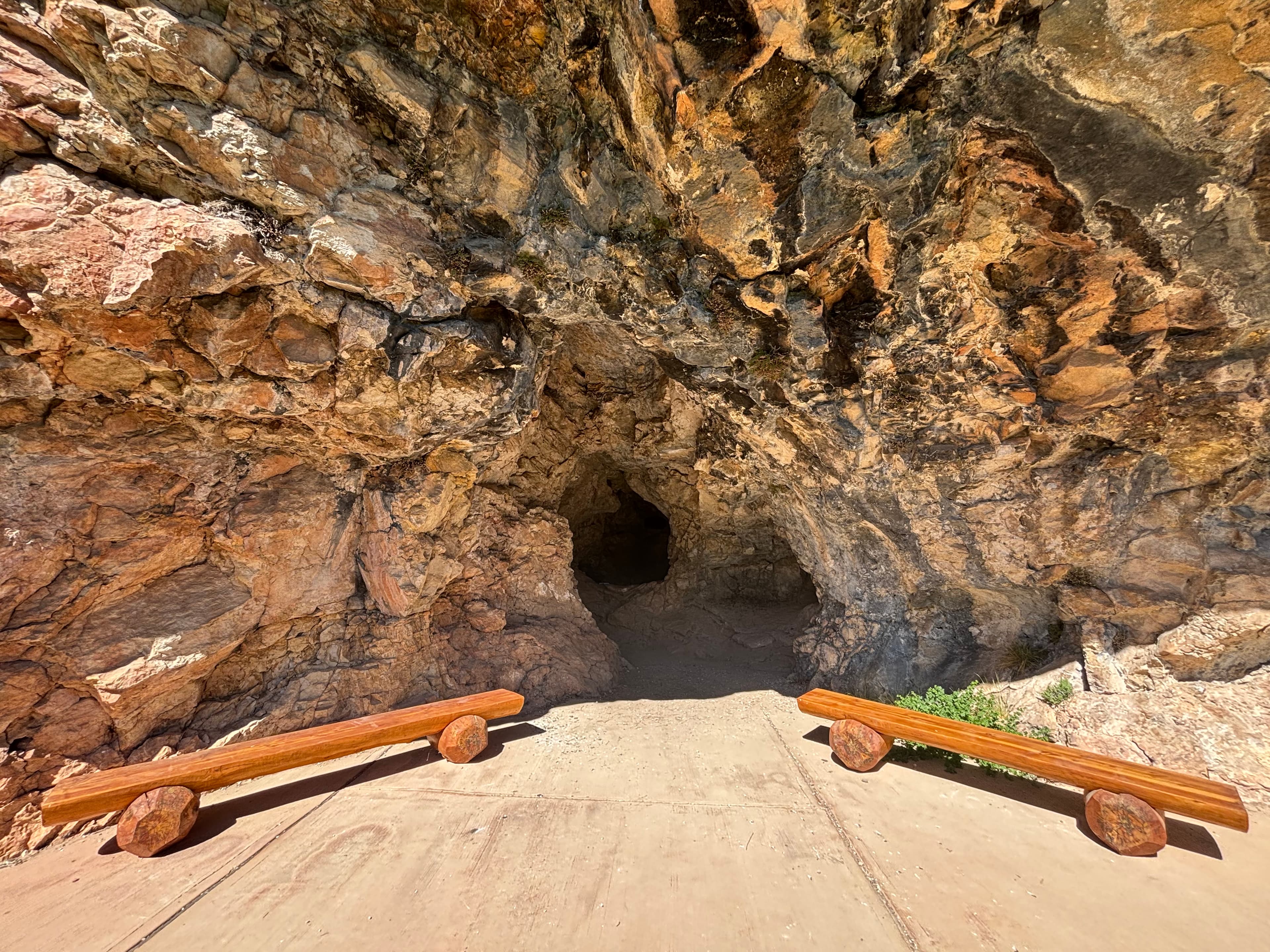 Bush’s Shelter Cave on route to the Historic Entrance