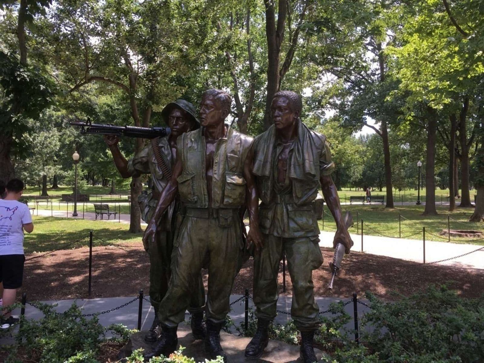 Vietnam Veterans Memorial: Three Servicemen Statue