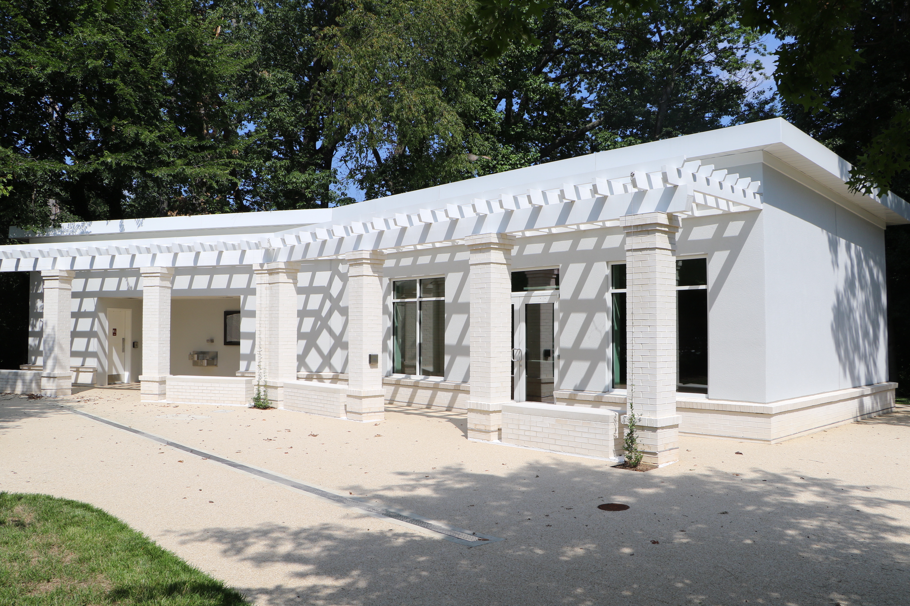 Arlington House gift shop and restrooms