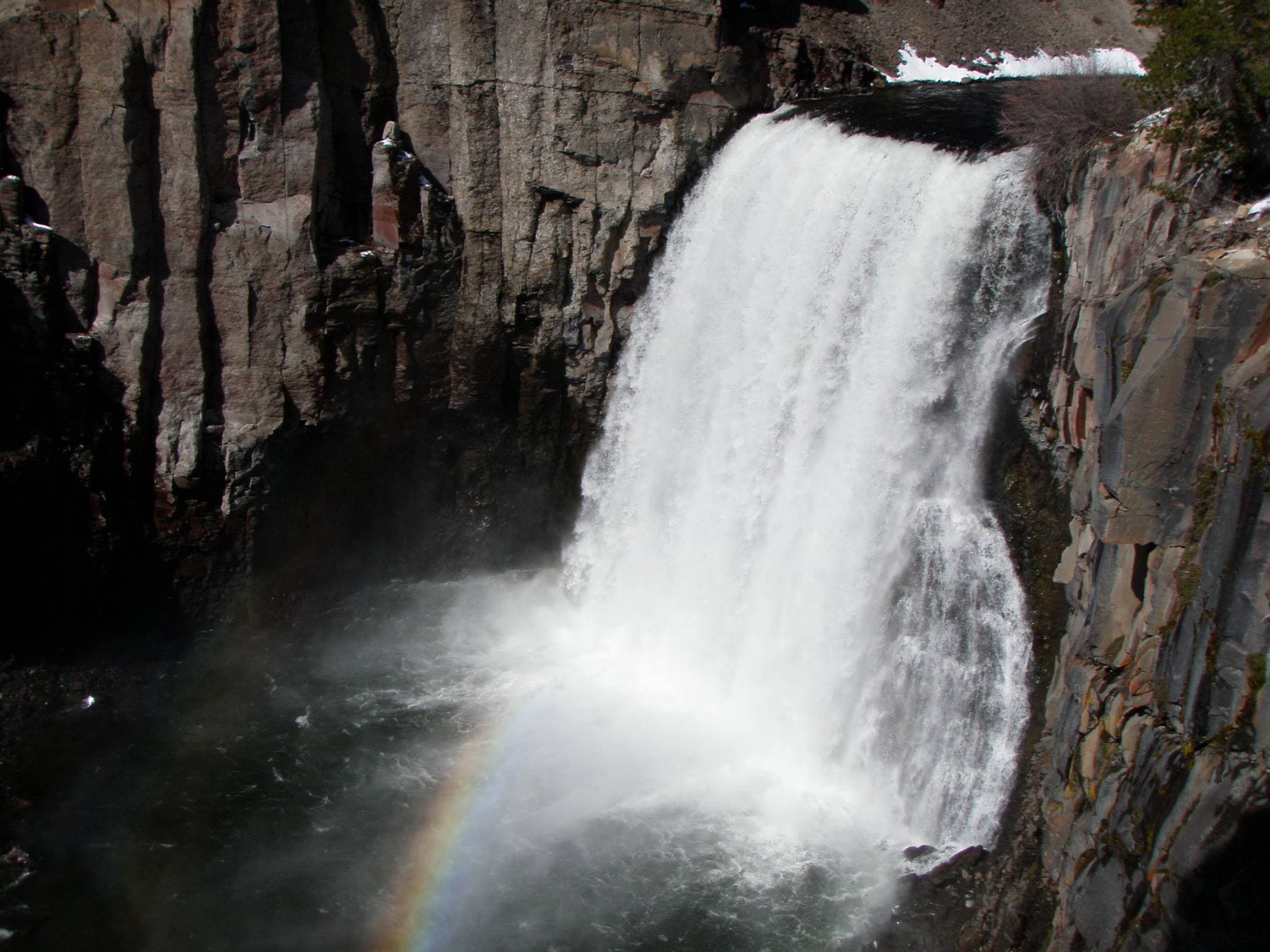 Rainbow Falls at Devils Postpile