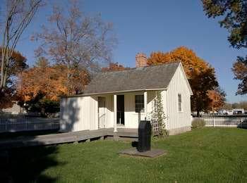 Birthplace Cottage Back Porch & Yard